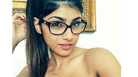 mia xxx photo|Mia Khalifa Pics 2024: Nude Porn Star Selfies & XXX Photos